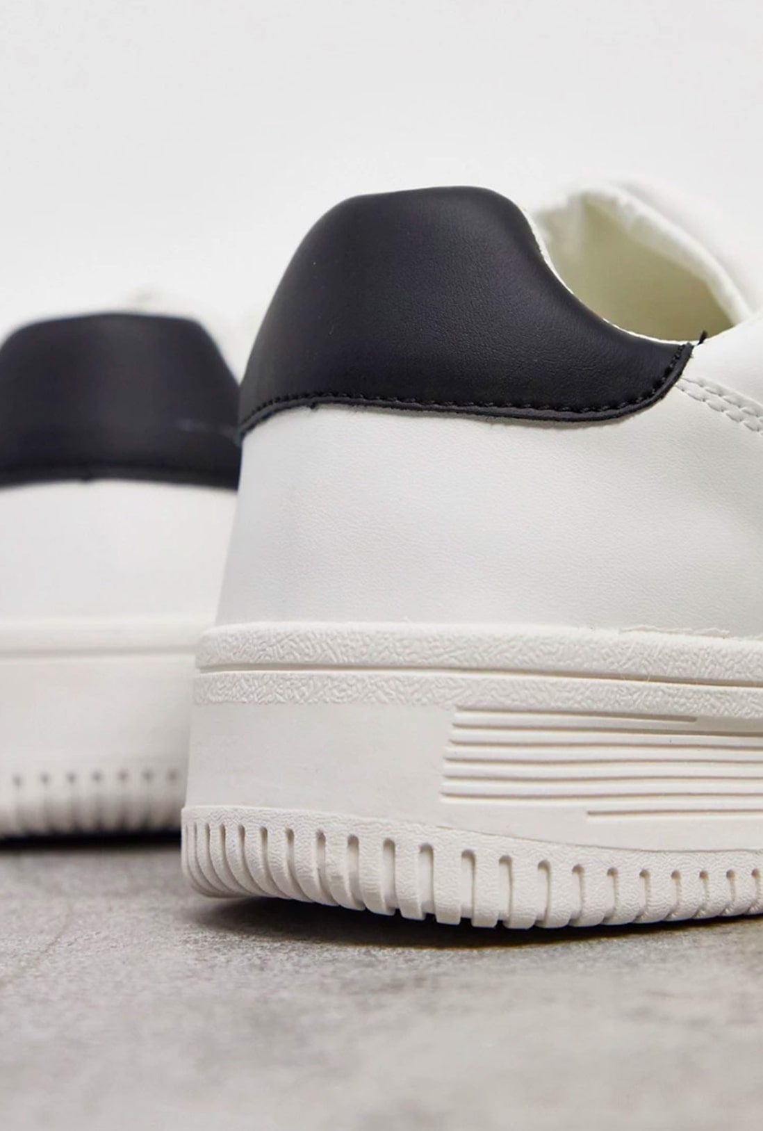 (Product 20) Sample - Clothes And Accessories For Sale Zweitbild